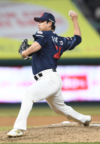 [포토]SSG전 등판한 롯데 김상수