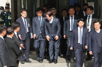 ‘明龍’의 악수 7일후, 이재명 무죄…삼성, 천재적 정무감으로 오인?