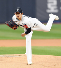 [포토]KT 이적 후 첫 등판한 오원석