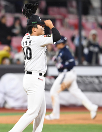 [포토]김재환에게 홈런 허용한 박영현