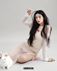 ‘오늘도 예뻐’ 권은비, 신비로움 가득한 비주얼