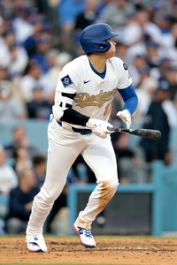 ‘야구의 신’ 오타니 천금 솔로포 ‘쾅!’…다저스, DET와 본토 개막전 5-4 승리→개막 3연승