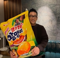 하정우, 맹장염 수술 후 회복 근황 “퇴원 잘했듬” [★SNS]