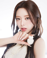 이 정도면 수위 논쟁? 뒤태 시선강탈!…리사 ‘멋져vs민망’