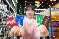 “설렘과다 충전주의!” 세븐일레븐X롯데웰푸드, 펀슈머 취향저격 교통카드…Z세대 향한 ‘달콤한 승차권’