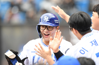 “선글라스 끼고 눈물 훔친 날도 있었다” 삼성 ‘마동탁’ 윤정빈, 매 타석 새기는 ‘다짐’ [SS스타]