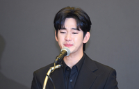 [포토] 김수현 ‘고인이 미성년자 시절 교재하지 않았다’