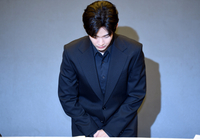 [포토] 취재진에 인사하는 김수현