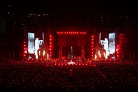 지드래곤 월드투어, 과거와 현재 잇는 ‘공존’…우정까지 빛난 ‘글로벌 아이콘’