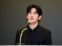 [포토] 김수현 ‘믿어 주는 분을 위해 최선 다할 것’