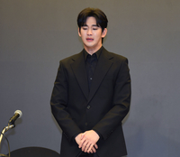 [포토] 고개 숙이는 김수현