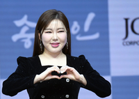 송가인, 안타까운 근황 공개  “감기가 제대로”... 병원서 링거가 4개