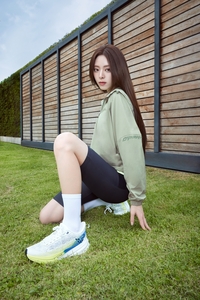 ‘Now Begin!’ 다이나핏의 첫뮤즈, ITZY 유나와 함께 시작하는 봄…SS 화보 공개