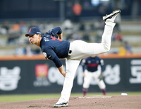 [포토]롯데 김진욱, 역동적으로!