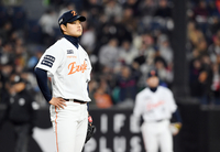 [포토]한화 문동주, 롯데 윤동희에 피홈런