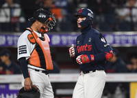 [포토]솔로 홈런으로 기선제압하는 롯데 윤동희