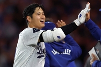 오타니 끝내기 홈런→다저스, ‘70년 만에’ 개막 8연승 질주