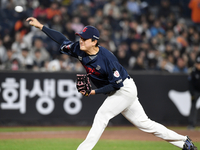 [포토]힘차게 공 뿌리는 롯데 김원중