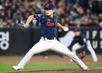 [포토]한화전 등판한 롯데 송재영