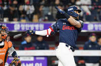 [포토]롯데 레이예스의 1타점 2루타