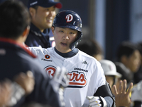 [포토] 양석환, 4회 시원한 솔로포