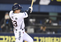 [포토] 4회 솔로포 날리는 양석환