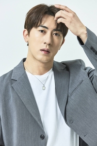 김원훈 터졌다…무표정으로 꼽주는 ‘직장인들’→‘SNL 코리아7’로 종횡무진 활약