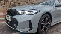 세단의 스포츠성, 왜건의 실용성…BMW 320i 투어링이 해낸다[배우근의 생활형시승기]