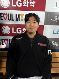 “네 투구를 펼쳐라”→캡틴 박해민의 조언, 송승기 ‘데뷔 첫 승’ 결정적 ‘한마디’ 됐다 [SS스타]