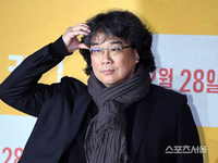 봉준호 ‘미키17’ 한달만 美 극장서 내린다…“1170억 원 손실 추정”