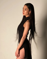 클라라, 옆트임 드레스로 뽐낸 각선미 [★SNS]