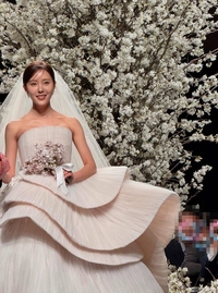 효민 호텔 결혼식, 으리으리하네…“벚꽃구경 안가도 되겠어” [★SNS]