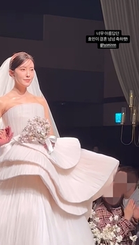 “요정이 걸어온다” 티아라 효민 결혼식 축하 릴레이…‘국내 단 2벌’ 화려한 드레스도 눈길