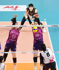 [포토]메가의 공격 막아내는 김연경