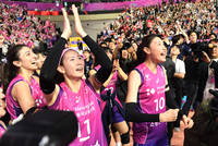 [포토]김수지와 함께 우승의 기쁨을 나누는 김연경