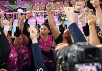 [포토]우승에 환호하는 김연경과 아본단자 감독