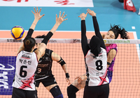 [포토]힘차게 공격하는 흥국생명 김연경