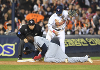 [포토]한화 플로리얼, 과감한 주루로 3루까지!