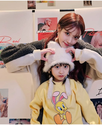 아이유, 콘서트에 ‘어린 금명’ 안태린 초청...‘똥손 유애나’ 꿈 이룬 콘서트 직관