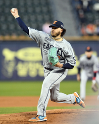 [포토]힘차게 공 뿌리는 한화 폰세