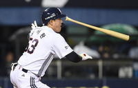 [포토]두산 양석환, 한화 폰세 상대 적시타