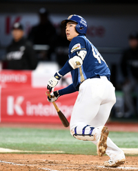 [포토] 김휘집 ‘파울? 홈런?’