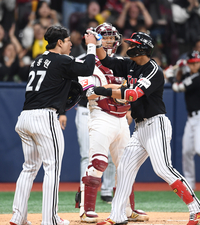 [포토]3점 홈런 넘긴 LG 홍찬의