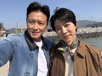 ‘잉꼬부부’ 티 내는 ‘국민남편→못 말리는 사랑꾼’ 진태현·최수종, 할 얘기가 아내뿐!