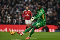 판 데 사르, 슈마이켈, 데헤아면 모를까…前 맨유 선수 ‘혹평’ “오나나, 역사상 ‘최악’의 골키퍼 중 한 명”