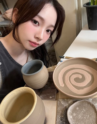 ‘못하는게 뭐야?’... 에스파 카리나, 생일 맞아 미모처럼 빚은 도자기