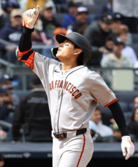 양키스타디움이 외쳤다 “이정후!”…연타석 홈런으로 전설과 나란히