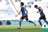 ‘25m 캐넌포’ 이동률, 인천을 구했다…원더골 직후 감독 아닌 골키퍼 코치에게 달려간 이유는 [SS현장]