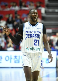 ‘‘4강 확률 92%’ 입국 이틀만에 21리바운드…마티앙, 또 한번 해낼까?