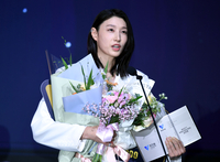 [포토] 김연경, 베스트7 아웃사이드히터상 수상